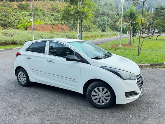 HYUNDAI HB20 1.0 COMFORT PLUS 12V FLEX 4P MANUAL HYUNDAI HB20 1.0 COMFORT PLUS 12V FLEX 4P MANUAL
